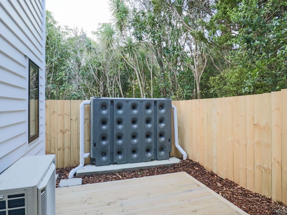 For rent, 4 beds 3 baths house, 25B Lynbrooke Avenue, Blockhouse Bay, Auckland, Available now