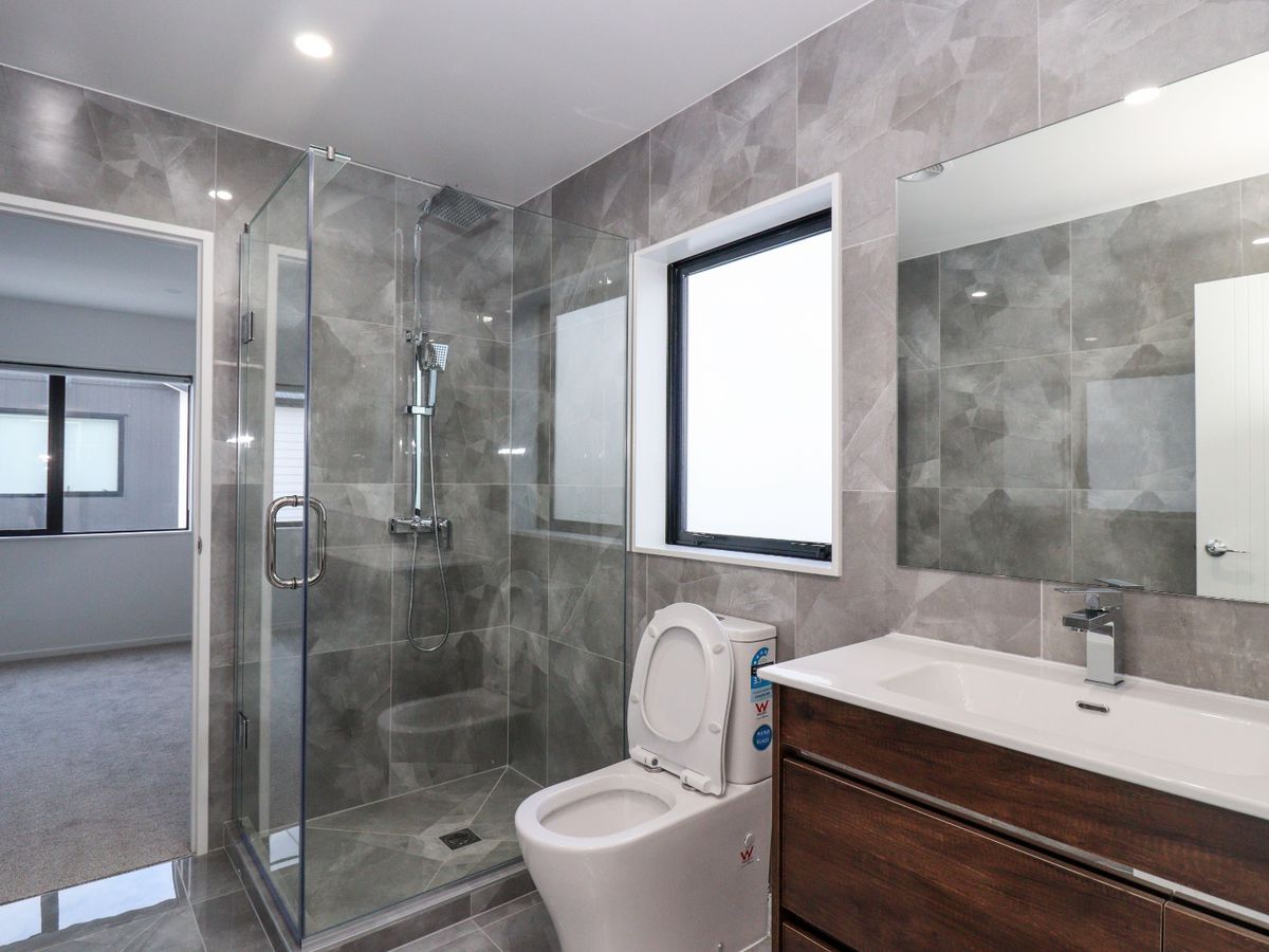 For rent, 4 beds 3 baths house, 25B Lynbrooke Avenue, Blockhouse Bay, Auckland, Available now