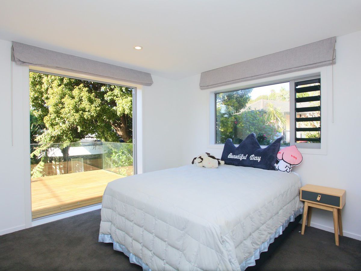 For rent, Macleans College zone, 4 beds 2.5 bath house, Mellons Bay, Auckland, Available from Sun 25th Jan