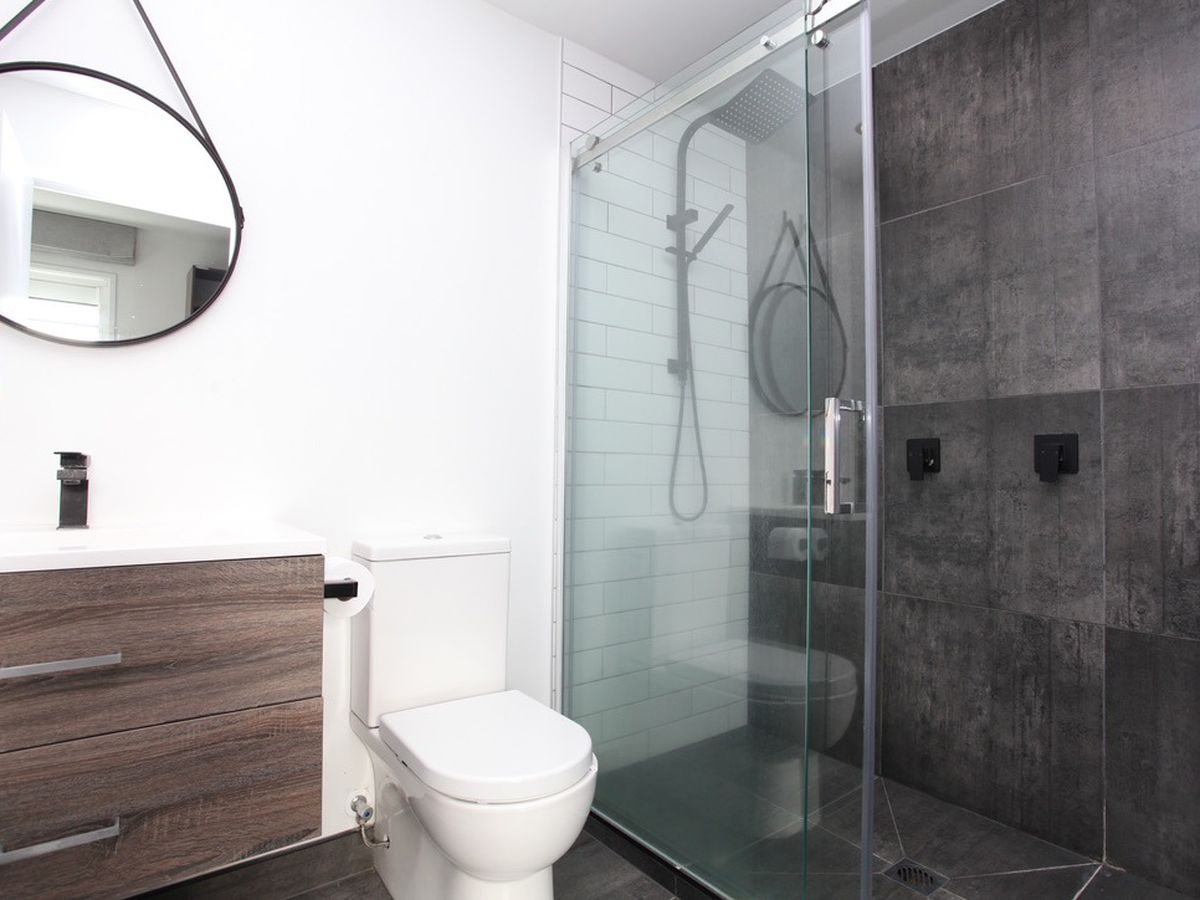 For rent, Macleans College zone, 4 beds 2.5 bath house, Mellons Bay, Auckland, Available from Sun 25th Jan