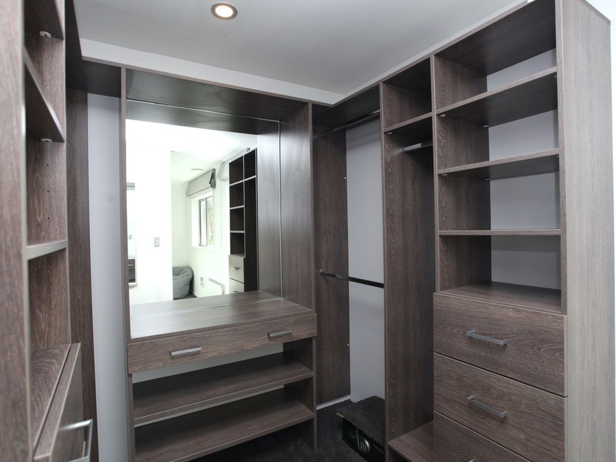 For rent, Macleans College zone, 4 beds 2.5 bath house, Mellons Bay, Auckland, Available from Sun 25th Jan