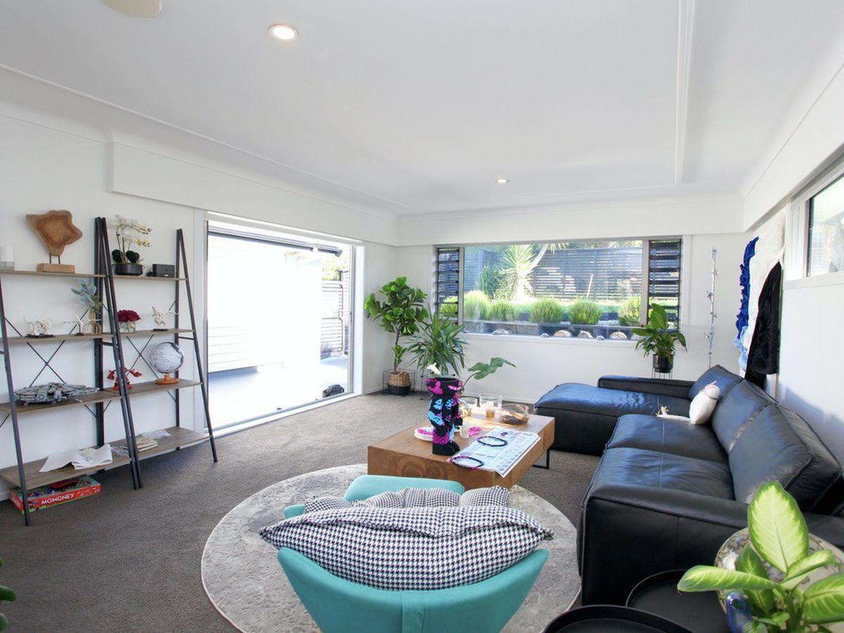 For rent, Macleans College zone, 4 beds 2.5 bath house, Mellons Bay, Auckland, Available from Sun 25th Jan