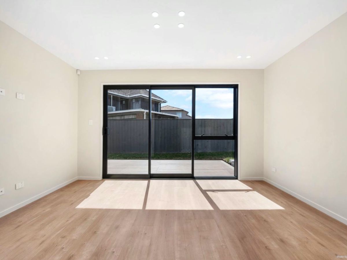 For rent, Bucklands Beach Intermediate, and Macleans College zone, Pet friendly, 5 beds 4 baths house, Bucklands Beach, Auckland, Available from Sat 24th Jan