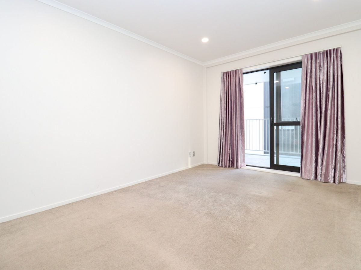 For rent, 3 beds 2 baths apartment, Available From 13th Feb, 132 Stancombe Road, Flat Bush, Auckland