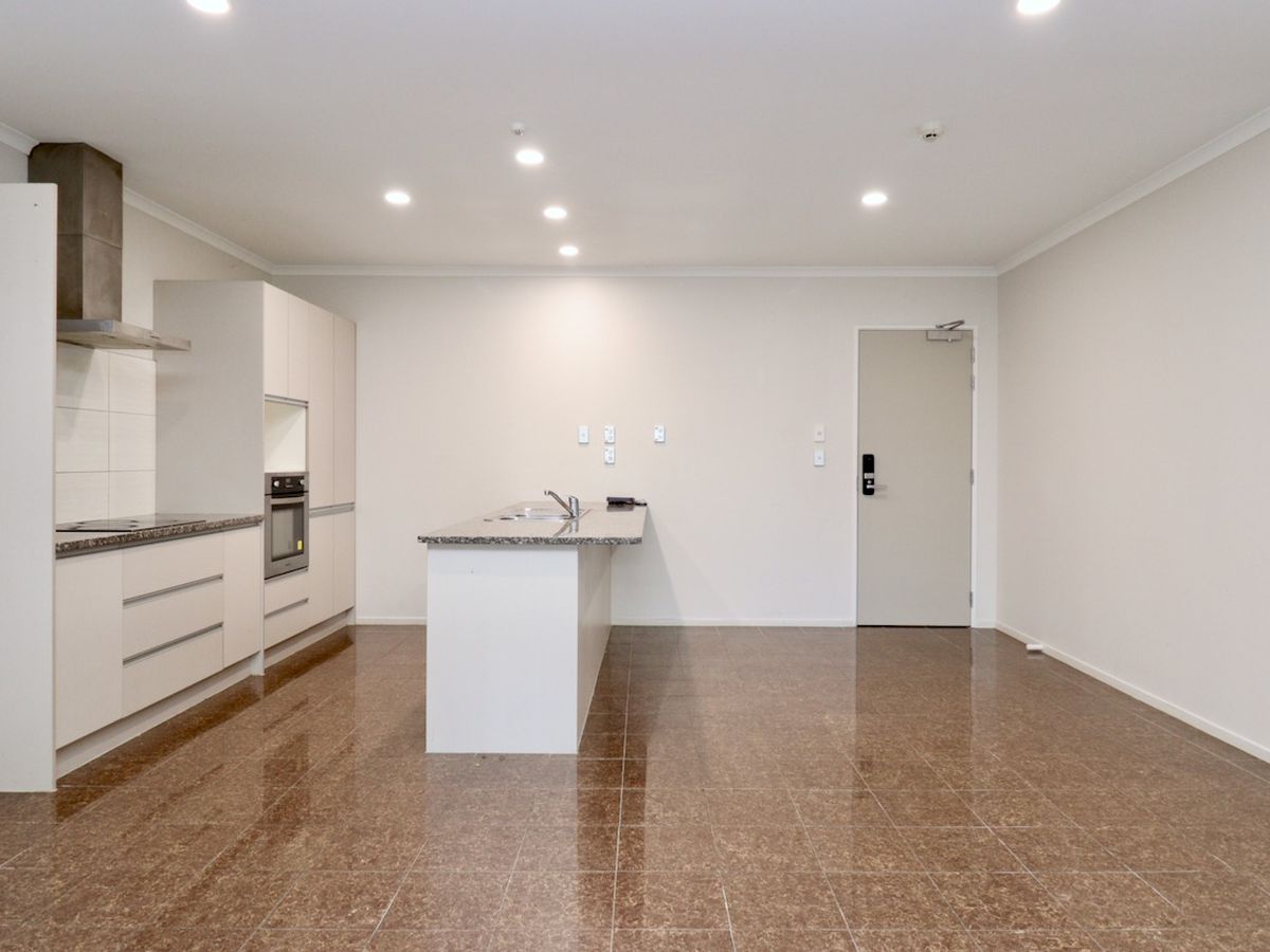 For rent, 3 beds 2 baths apartment, Available From 13th Feb, 132 Stancombe Road, Flat Bush, Auckland