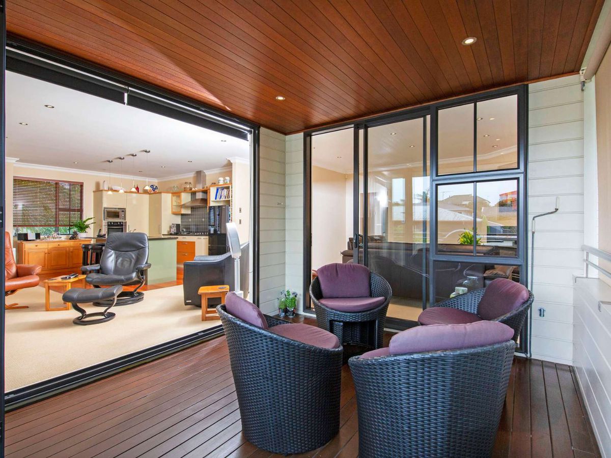 For rent, Buckland Beach Intermediate School and Macleans College zone, 4 beds 3 baths house, available from 13th Feb, 137A Bucklands Beach Rd, Bucklands Beach, Auckland