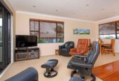 For rent, Buckland Beach Intermediate School and Macleans College zone, 4 beds 3 baths house, available from 13th Feb, 137A Bucklands Beach Rd, Bucklands Beach, Auckland