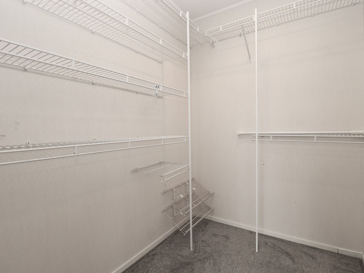 For rent, Botany College School zone, 5 beds 2 baths house, Available Now, 15 Erne Crescent, East Tamaki, Auckland