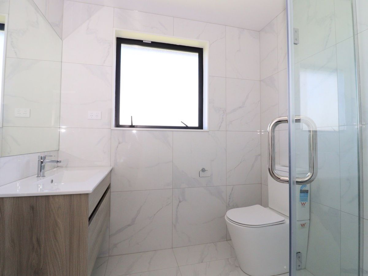 For rent, 4 beds 3 baths townhouse, West Harbour, Auckland, Available from 28th Jan 2026
