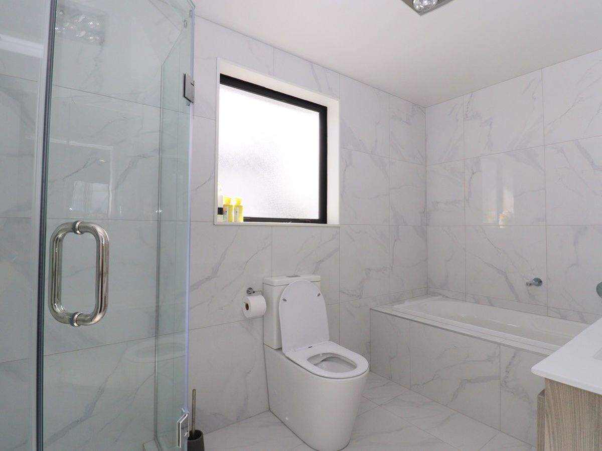 For rent, 4 beds 3 baths townhouse, West Harbour, Auckland, Available from 28th Jan 2026
