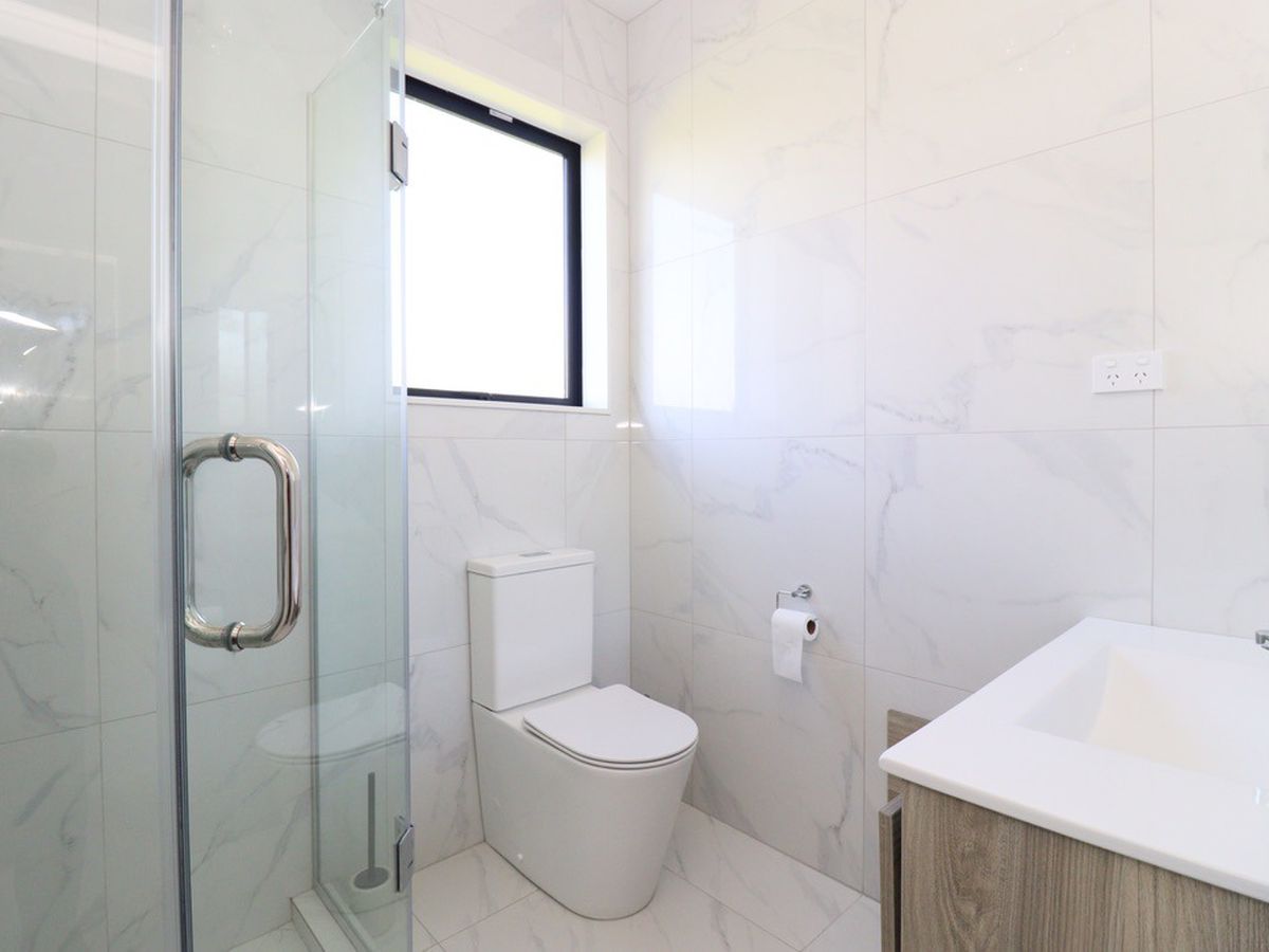 For rent, 4 beds 3 baths townhouse, West Harbour, Auckland, Available from 28th Jan 2026