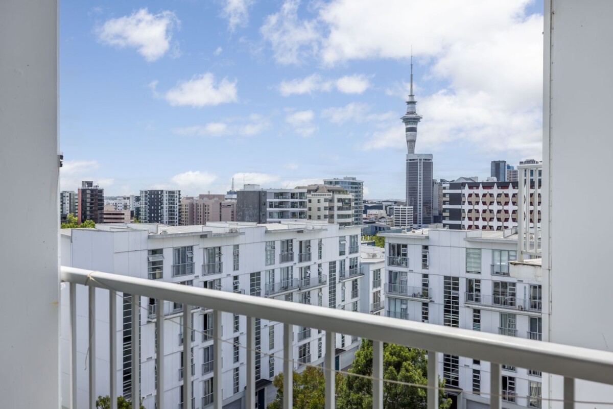 Auckland Grammar School Zone, Fully furnished, Leasehold 2-beds 1 bath 2 car parks multi level apartment, 7C/11A City Road, Auckland Central, Auckland