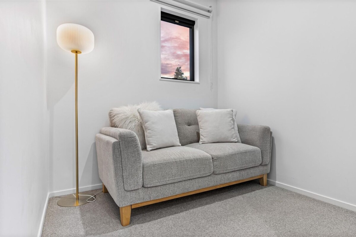 3 beds 2.5 baths home with car park, Approximately 8-minute walk to Henderson Train Station, minutes to schools, shops, 37 Eileen Newey Place, Henderson, Auckland