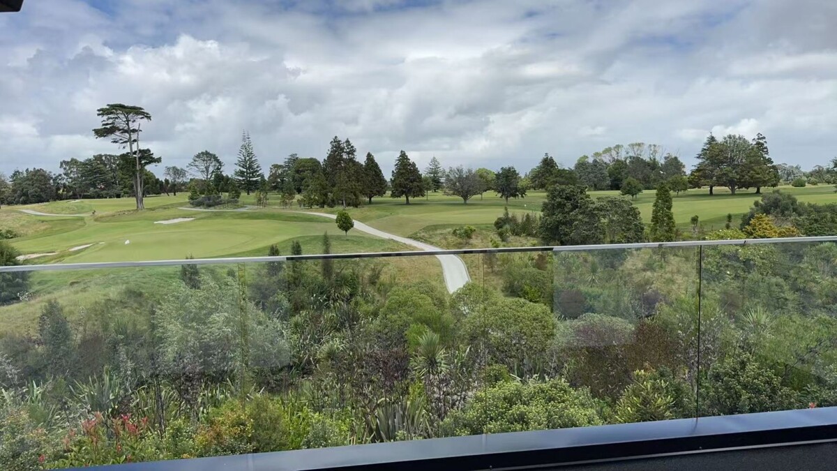 254m2 brandnew 4 beds + 1 multifunction room 3.5 baths house with double garage on 301m2 section, 2 kitchens, next to a golf course, close to schools, shops, motorway access, 35 Puia Street, Papatoetoe, Auckland