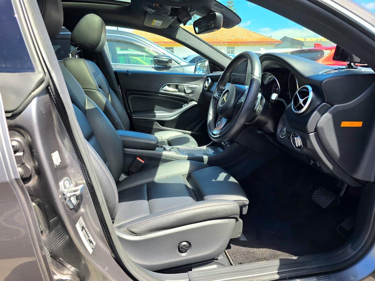 2018 Mercedes-Benz CLA 220 **Sunroof**Cruise Control**Fully Leather & Heating Seats**Electric & Memory Seats**Blindspot Detection**Parking Sensors**Reversing Camera** Sedan Automatic, 5 seats, Petrol, 1,991 cc, 77,469 km