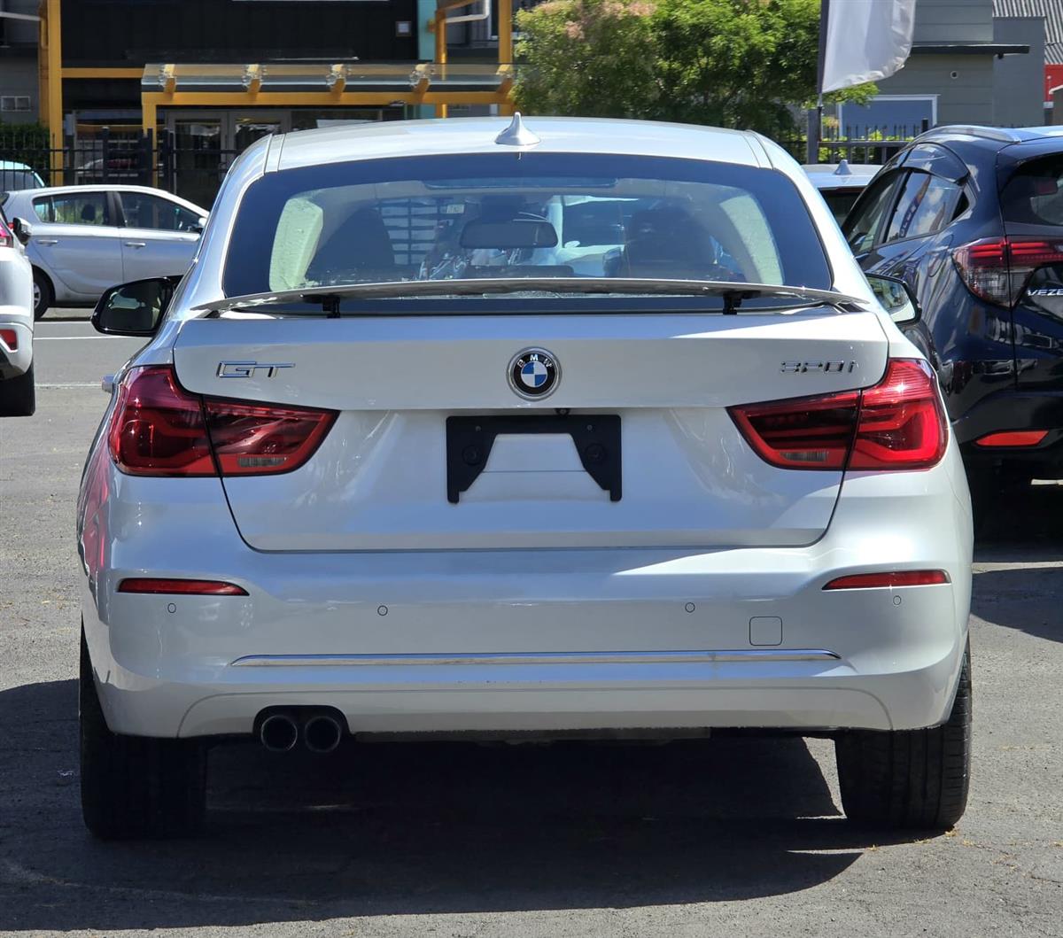 2017 BMW 320i GT**Twin Power Turbo* Sedan Automatic, 5 seats, Leather seats, White, Petrol, 1,998 cc, 92,263 km