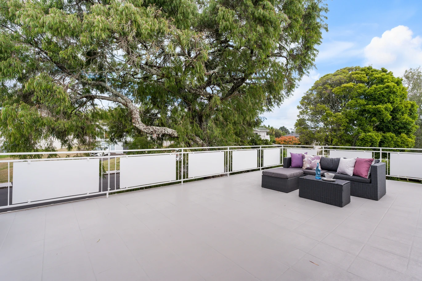 Renovated 4 beds 2 baths house on 733m2 section, Zoned for Westlake Girls High School and close to shops, supermarkets, sports facilities, motorway access, and just metres from Takapuna Golf Course, 20 Marywil Crescent, Hillcrest, Auckland