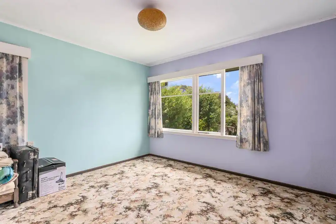 3 beds house on 812m2 section, RC Submitted for 5 new 4 beds home with garage, can be sold with or without the RC, 0.5 km to Peninsula Primary School, 0.6 km to Matipo Road School and Te Atatu Intermediate, 65 Kervil Avenue, Te Atatu Peninsula, Auckland