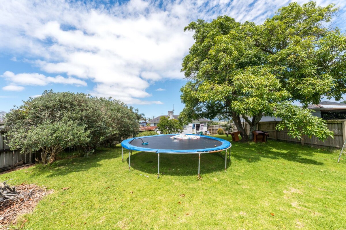 Once over 30 years, 3 beds house on 938m2 section, 13 Waione Avenue, Te Atatu Peninsula, Auckland