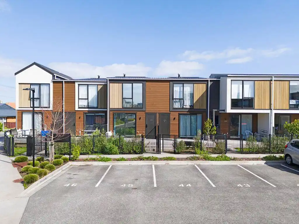 3 beds 1 bath home with car park, 0.2 km to Papatoetoe High School, 0.6 km to Papatoetoe East School, 2 km to Papatoetoe Intermediate, 3/23 Parson Lane, Papatoetoe, Auckland