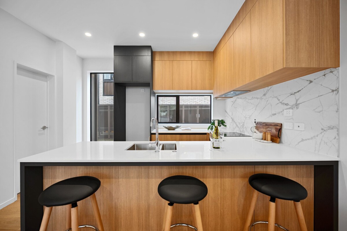 Massive Price Reduction, 136m2 3 beds + study 2 baths home with garage and extra car park, zoned for Selwyn College, Baradene College, Remuera Intermediate, Meadowbank School, 8/10 Meadowbank Road, Meadowbank, Auckland