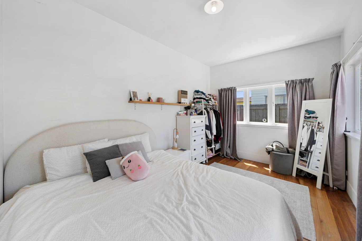 2 standalone 3-beds dwellings on one title and 675m2 section, Both homes are in great condition, minutes from Otahuhu Town Centre, close to schools, motorway access, Sylvia Park Shopping Centre, 32 Hutton Stree, Otahuhu, Auckland