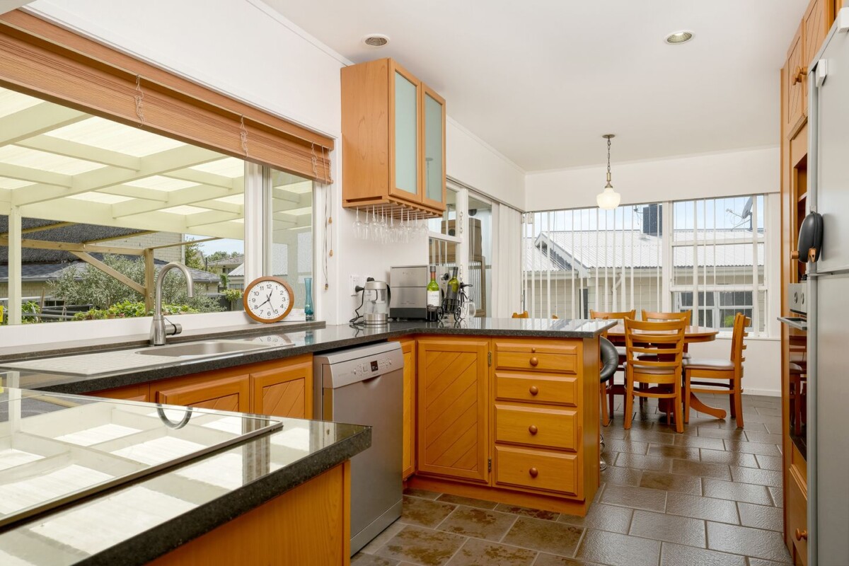 153m2 3 beds 1 bath house with garage and rumpus room, just a short walk to the Freyberg Community School and Te Whau Pathway(completing in 2026), close to cafes, shops, and reserves, 137 Tiroroa Avenue, Te Atatu South, Auckland