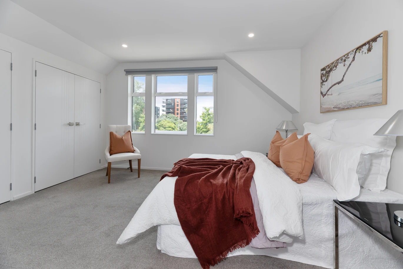 Standalone 4 beds 2.5 baths home with 2 car parks on 162m2 section, close to schools, shops, motorway access, Paradise Ice Skating, Akarana & Titirangi Golf Clubs, 29 Whautapu Court, Avondale, Auckland