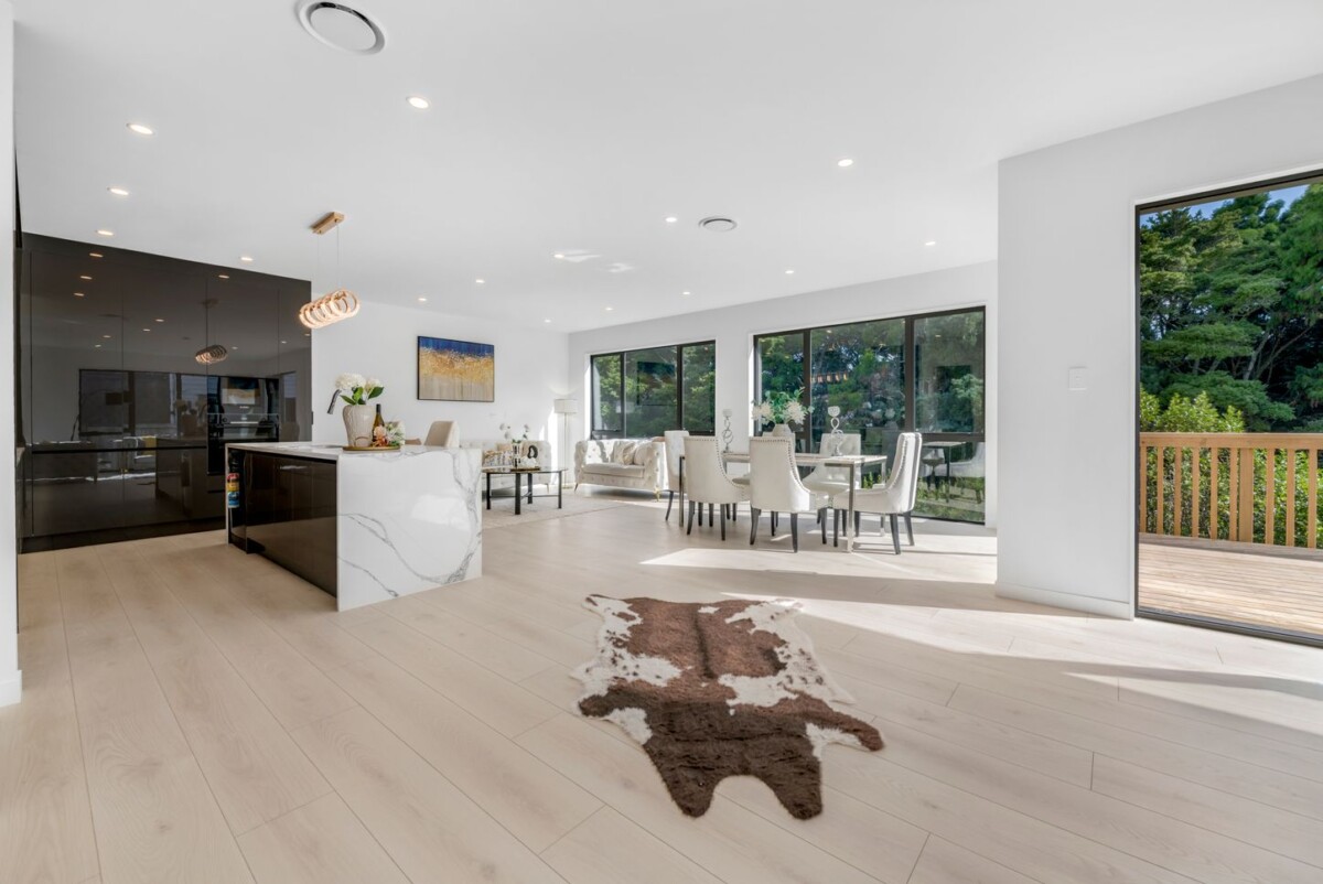 Brandnew 7 beds 6.5 baths house with double garage and 2 beds granny on 431m2 section, next to a peaceful reserve, vendors ant it sold, 8 Hing Street, Flat Bush, Auckland