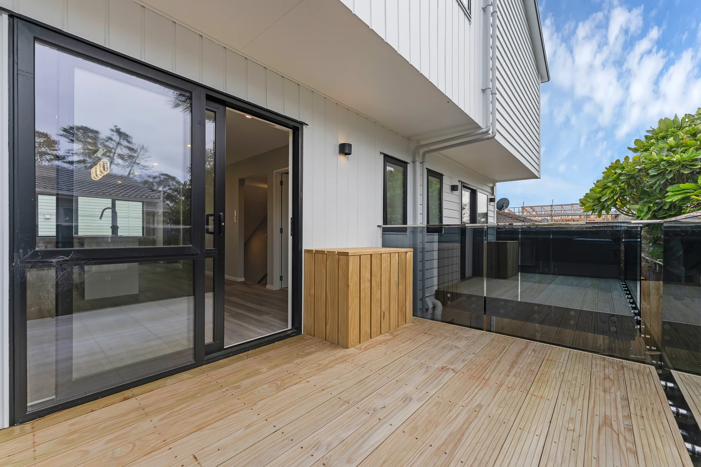 Brandnew freehold 3 beds 3.5 baths home with 3 ensuites and garage, walks to Highland Park Shopping Centre,, zoned for Howick Primary, Howick Intermediate, and Pakuranga College, 4/24 (Lot 6) Aberfeldy Avenue , Highland Park, Auckland