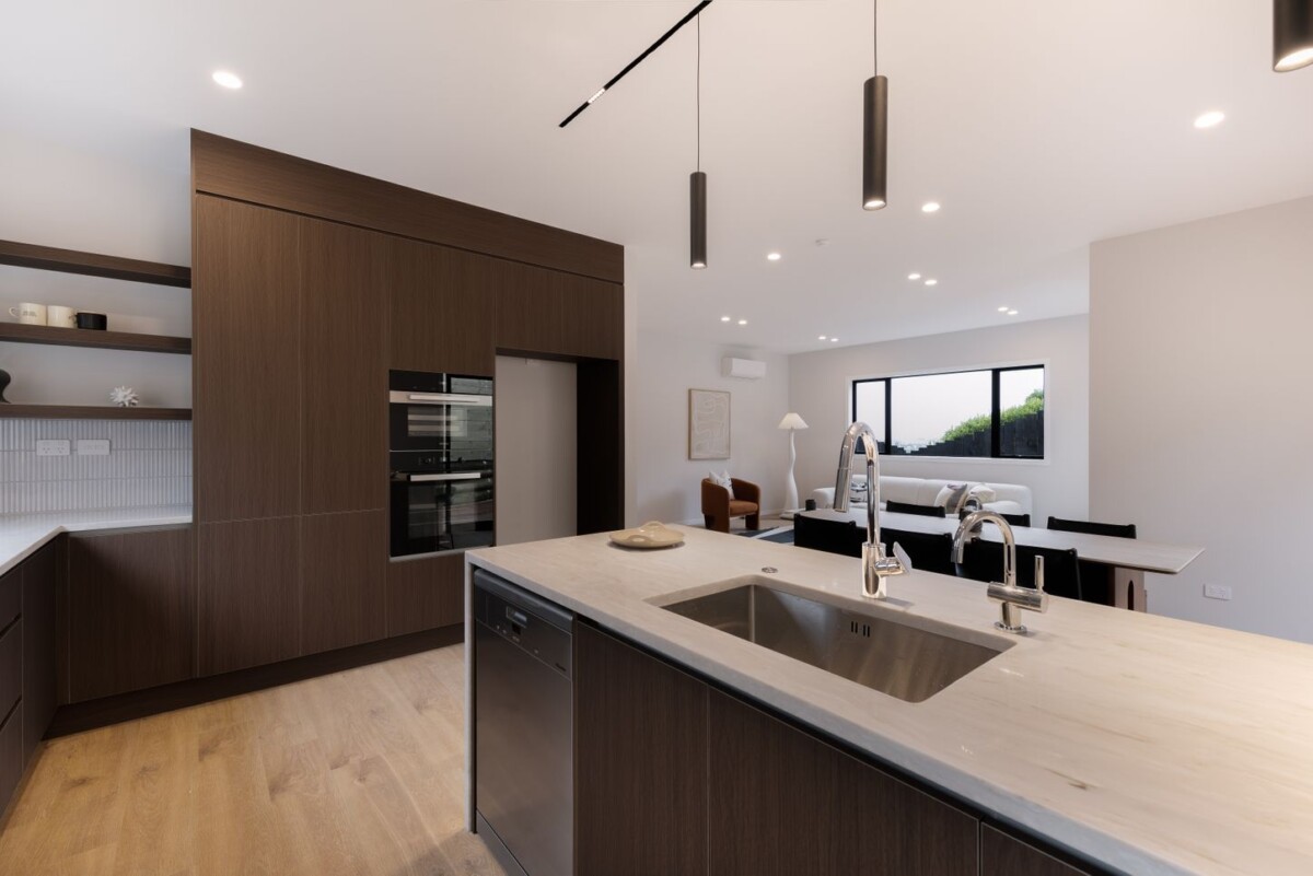 244m2 brandnew standalone freehold 4 beds 3.5 baths house with double garage, minutes from East Beach and schools, close to Remuera Golf Club, Meadowbank Shopping Centre, Lunn Avenue, and supermarkets, 20B Kissling Place, St Johns, Auckland