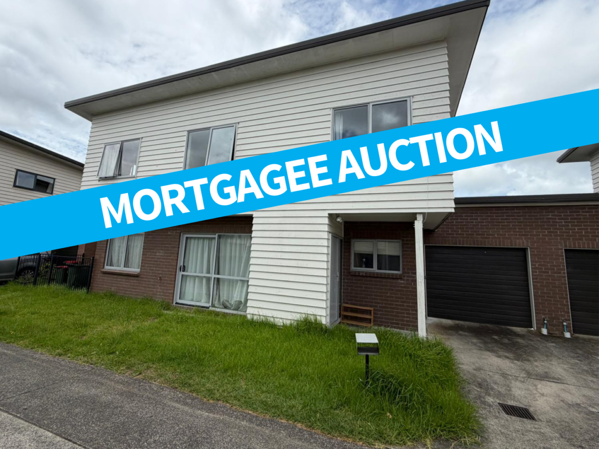MORTGAGEE SALE, 147m2 4 beds 1.5 baths home with garage on 242m2 section, The home is in need of a general tidy, close to Great North Road, the North-Western Motorway, Avondale College, public transport, and local amenities, 7 Whau Crescent, Avondale, Auckland