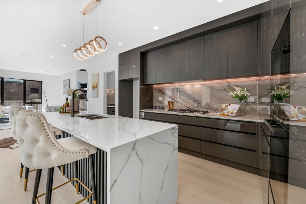 Brandnew 7 beds 6.5 baths house with double garage and 2 beds granny on 431m2 section, next to a peaceful reserve, vendors ant it sold, 8 Hing Street, Flat Bush, Auckland