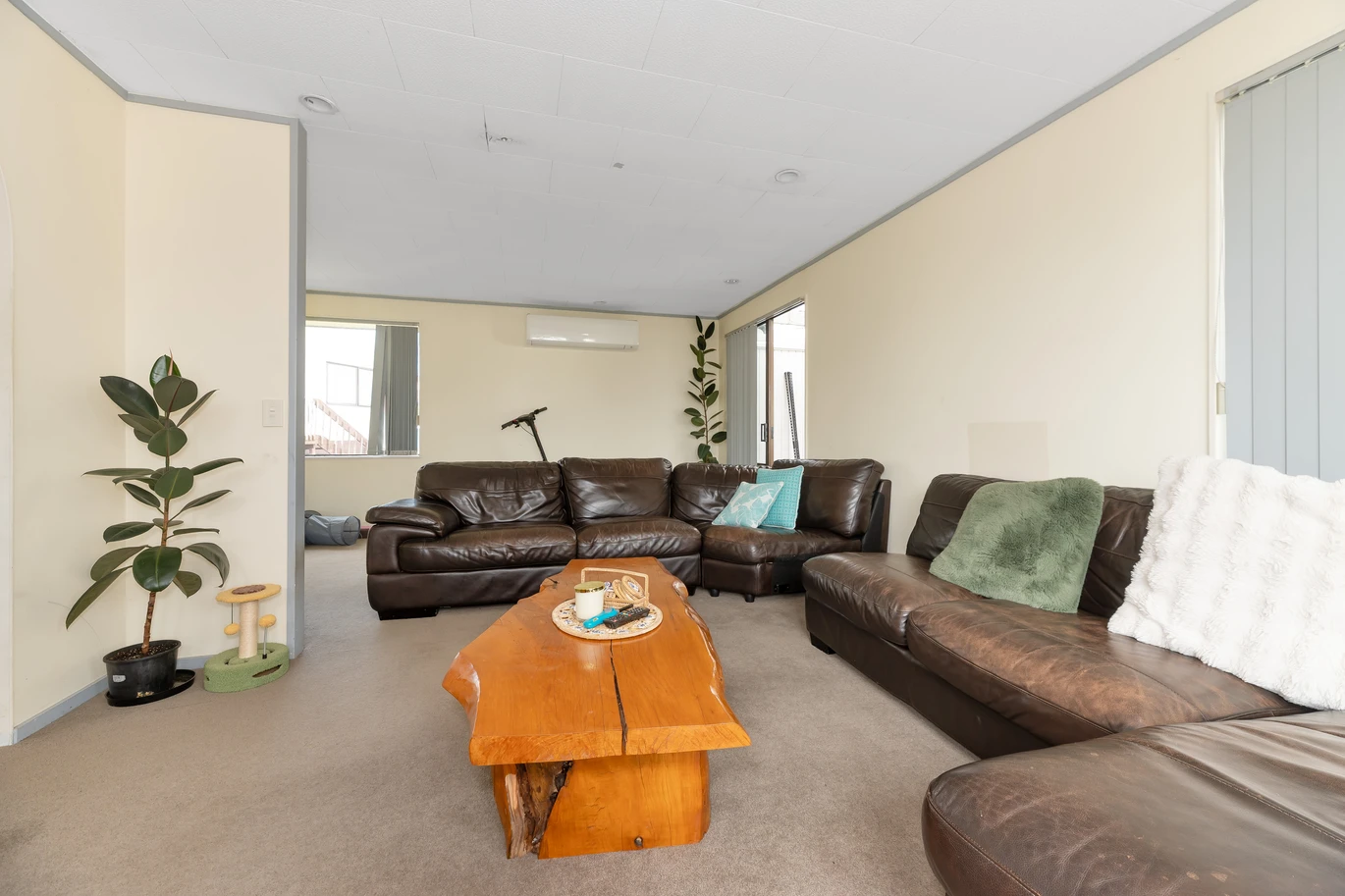 Once in 30 years, motivated vendor relocating, currently rented 3 beds house with long deck and carport, zoned for Mt Roskill Grammar School and Mt Roskill Intermediate, close to the reserve and Puketapapa / Mount Roskill, shops, motorway access, 32A Roseman Avenue, Mount Roskill, Auckland