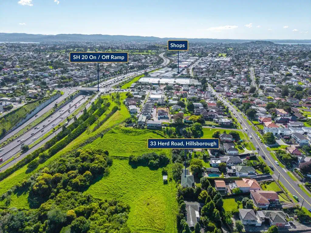 Brick 3 beds 2 baths house on 1050m2 section, 0.8 km to Onehunga High School, 0.9 km to Hillsborough School, 1 km to Three Kings School and Royal Oak Intermediate School, 33 Herd Road, Hillsborough, Auckland