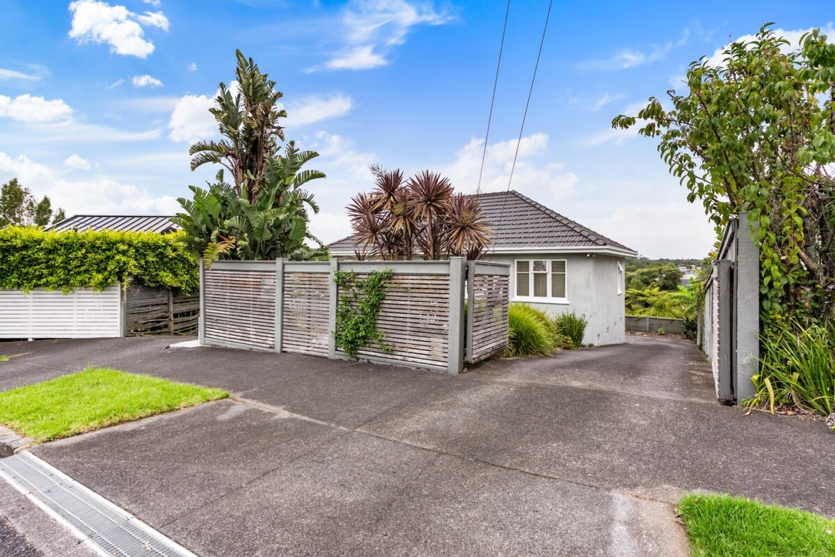 Owners now overseas, upgraded 3 beds 1.5 baths house with car park on 505m2 section, central heating , Set on an elevated site in one of Westmere’s most sought-after streets, sweeping views across Meola Reef and out to Seddon Fields, 22 Sunny Brae Crescent, Westmere, Auckland