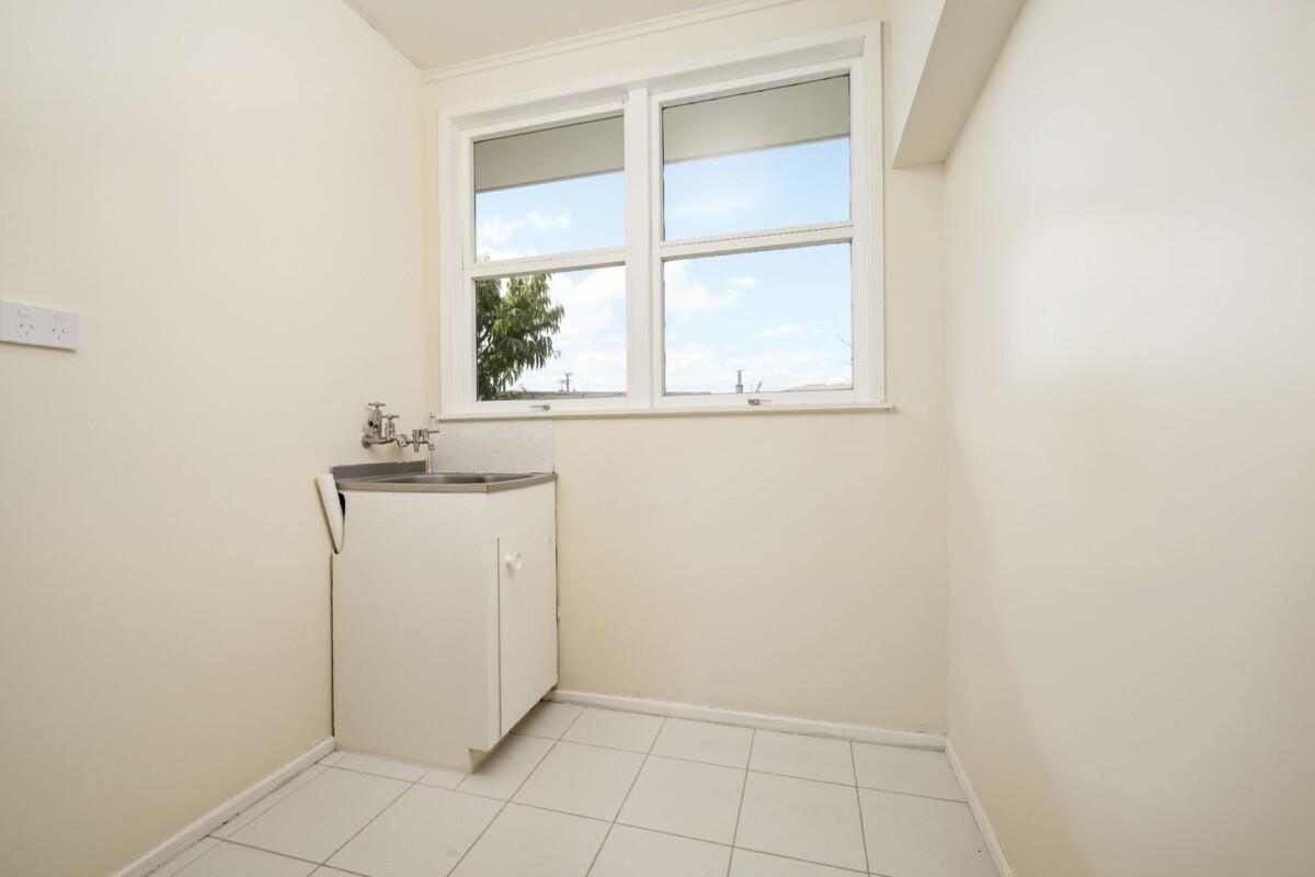 Owner’s circumstances changes, 200m2 Fully renovated and transformed 5 beds 3 baths house with double garage on 782m2 section, with 2 beds 1 bath 1 living space separate income wing, close to schools, Pak’nSave, Countdown, Mitre 10, West City Mall, and Northwest Shopping Centre, 2 Coburg Street, Henderson, Auckland
