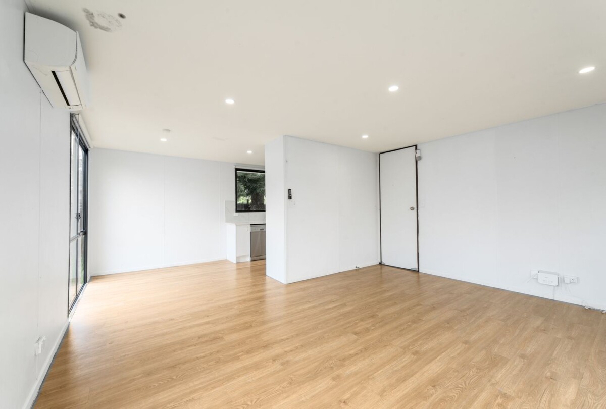 3 beds home, do-up, Just a short stroll to the rail station, 2/16 Cameron Place, Ranui, Auckland