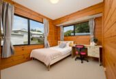Standalone 3 beds house with garage and car parks, close to WestCity Waitakere Mall, Lincoln Road Shopping Centre, local schools, 5/7 Duncan Avenue, Te Atatu South, Auckland