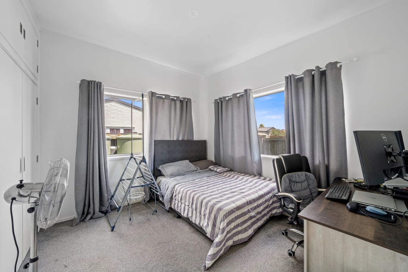 2 standalone 3-beds dwellings on one title and 675m2 section, Both homes are in great condition, minutes from Otahuhu Town Centre, close to schools, motorway access, Sylvia Park Shopping Centre, 32 Hutton Stree, Otahuhu, Auckland