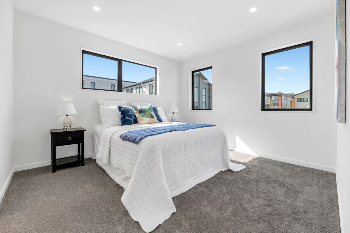 Brandnew 7 beds 6.5 baths house with double garage and 2 beds granny on 431m2 section, next to a peaceful reserve, vendors ant it sold, 8 Hing Street, Flat Bush, Auckland