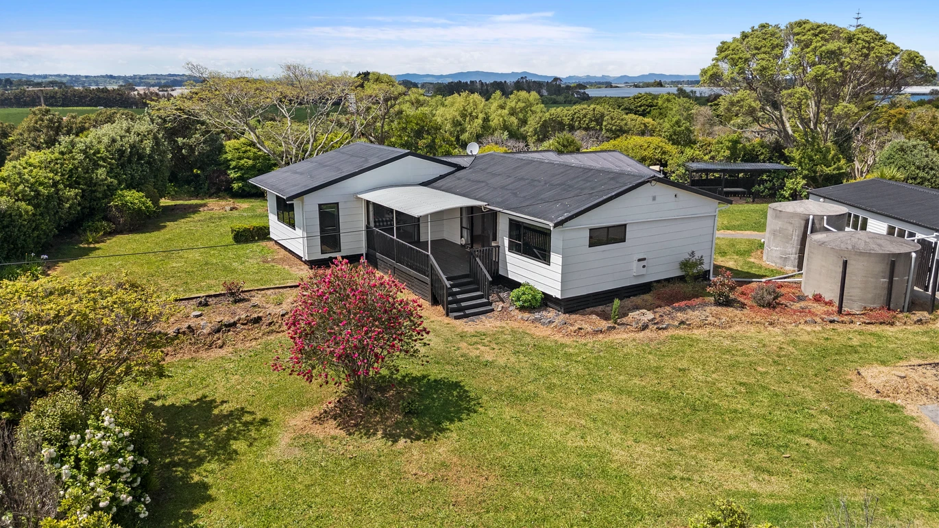 Freshly refurbished 4 beds 1 bath lifestyle house on 1.4ha section, near Karioitahi Beach and Clarks Beach, with beaches just minutes away, 20 Waipipi Wharf Road, Waiuku, Auckland