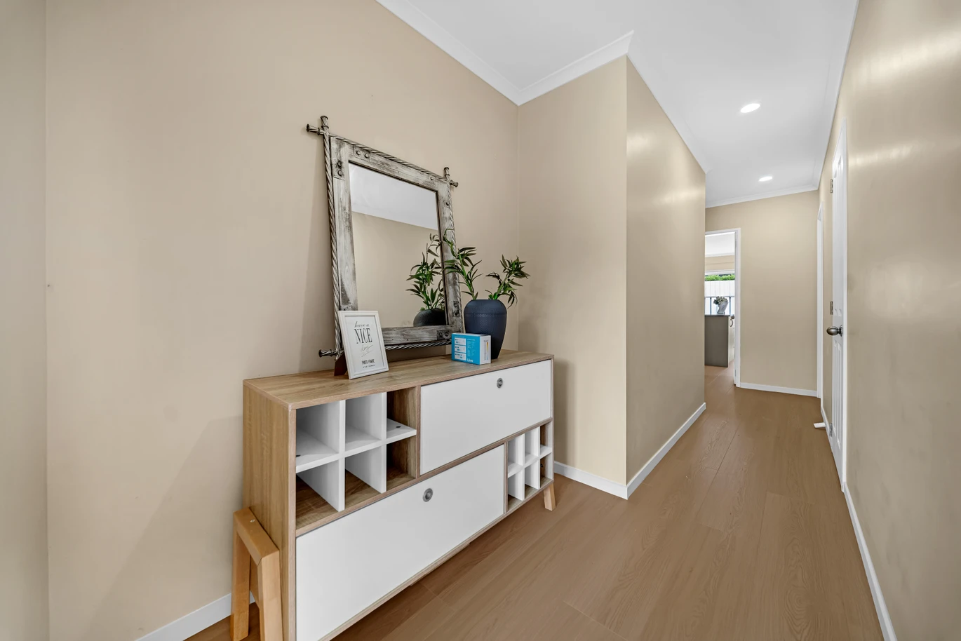 Standalone 4 beds 2 baths house with double garage on 235m2 section, 32 Maypark Crescent, Flat Bush, Auckland