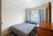 2 beds 1 bath house with garage, just moments from Papatoetoe Train Station and Papatoetoe Shopping Centre, and zoned for Kedgley Intermediate, Papatoetoe North School, and Aorere College, 1/40A Park Avenue, Papatoetoe, Auckland