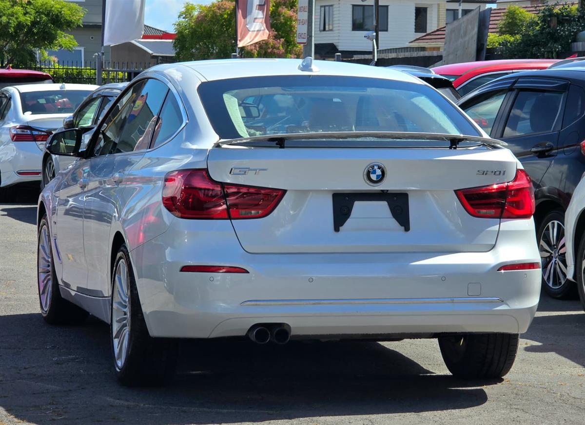 2017 BMW 320i GT**Twin Power Turbo* Sedan Automatic, 5 seats, Leather seats, White, Petrol, 1,998 cc, 92,263 km