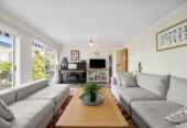 309m2 4 beds 2.5 baths house with triple garage and swimming pool on 1057m2 section, zoned for Meadowbank School, Remuera Intermediate, Baradene College, Selwyn College and Glendowie College, 9 Stoneyroyd Gardens, Remuera, Auckland