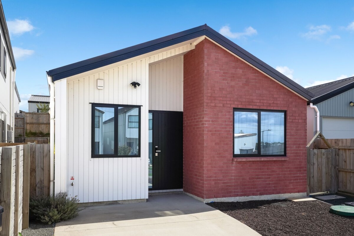 Vendor Cashing Out, 3 beds 2 baths house on 217m2 section, close to Westgate and Northwest Shopping Centres, supermarkets, schools, 9 Puwha Street, Massey, Auckland