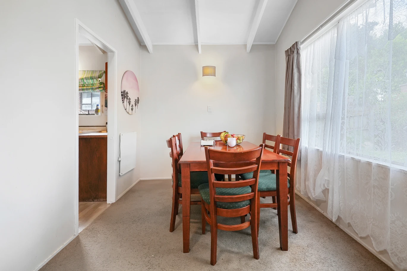 2 beds 1 bath house with garage, just moments from Papatoetoe Train Station and Papatoetoe Shopping Centre, and zoned for Kedgley Intermediate, Papatoetoe North School, and Aorere College, 1/40A Park Avenue, Papatoetoe, Auckland