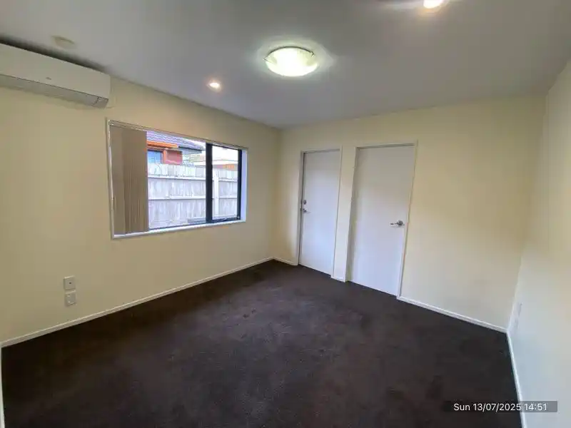 For rent, 4 beds 2 baths house with double garage, Available on 16th of March, 10 Sai Street, Flat Bush, Auckland