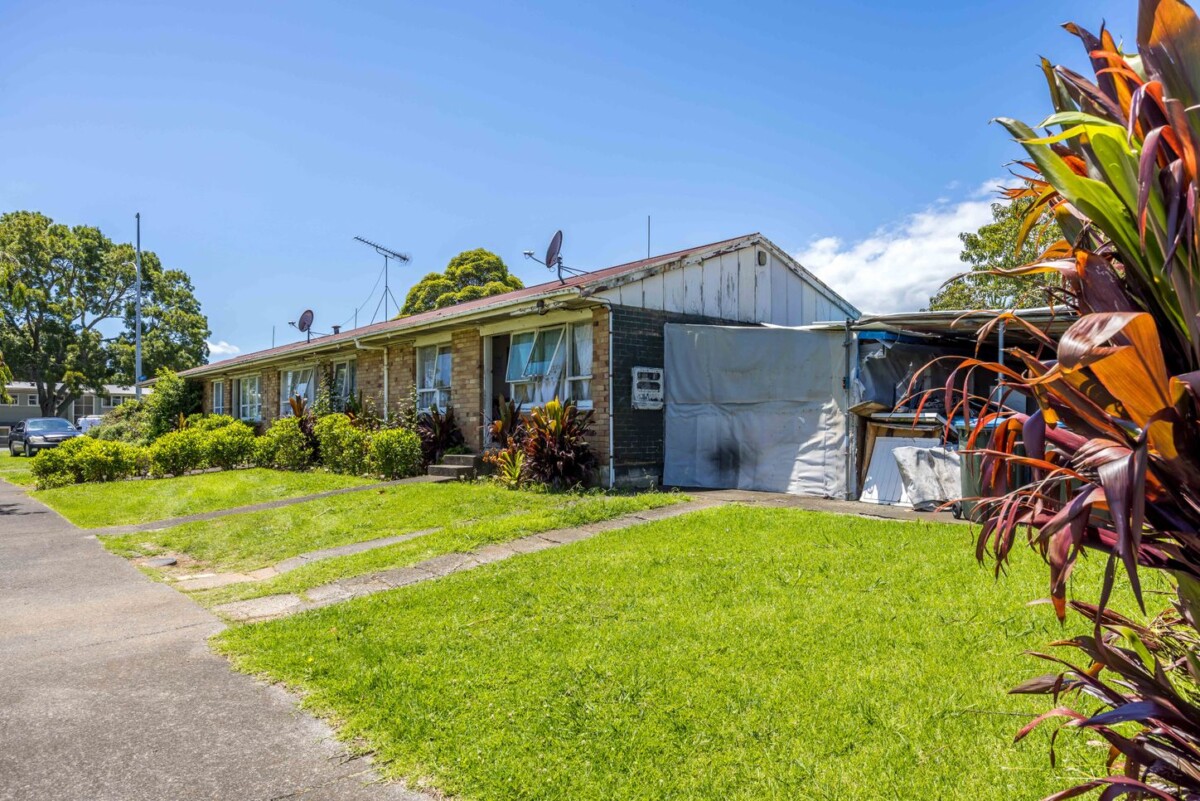 Once in 40 years, Current CV: $1,850,000, zoned for T/H’s and or Apartments, 4 x brick 2-bedroom units on 766m2 , each unit rented $390 per week, 25 Point England Road, Point England, Auckland